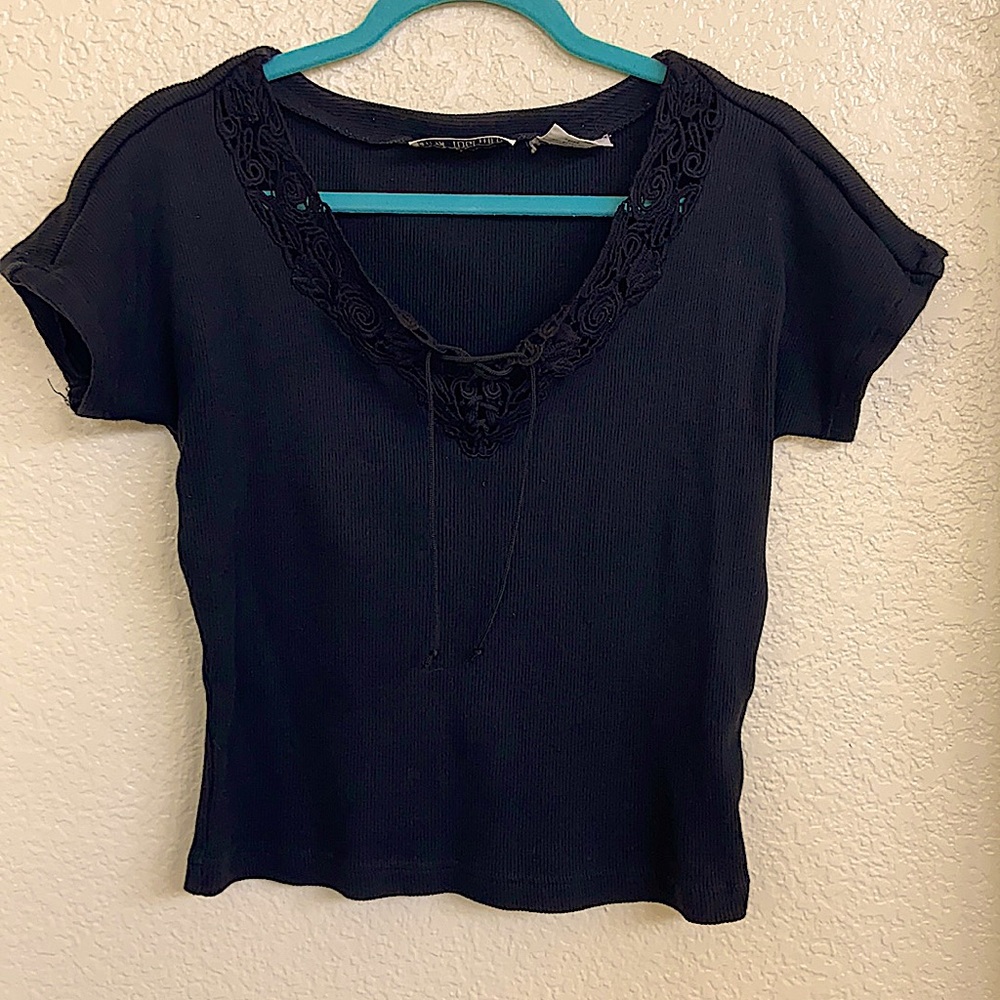 |90’s|vintage|grunge|indie| ribbed, black lace up, mini t-shirt 🖤